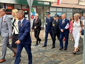 W oficjalnych uroczystościach uchwalenia Konstytucji 3-go Maja udział wziął Komendant Powiatowy Policji w Krapkowicach, podinsp. Krzysztof Kociuga. Komendant uczestniczył w mszy świętej, odprawionej w intencji Ojczyzny, w kościele pw. Św. Mikołaja w Krapkowicach. Następnie wspólnie z uczestnikami tego wydarzenia, przemaszerował pod pomnik Ofiar Wojen i Przemocy, gdzie odbyły się główne uroczystości.