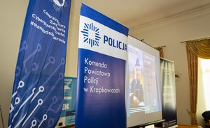 Zdjęcie przedstawia uczestników Debaty Społecznej w ZSZ w Krapkowicach