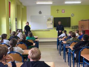 Spotkanie z funkcjonariuszami ws. kierowania hulajnogami elektrycznymi