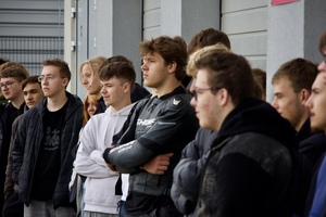 Uczniowie podczas wizyty w Komendzie